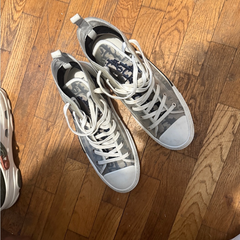 Dior Men’s High-Top Sneakers in Gray Camo with White Accents - Picture 2 of 3